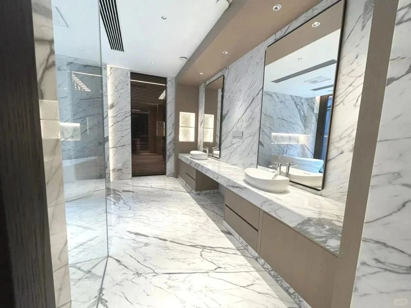 Bathroom stone cladding
