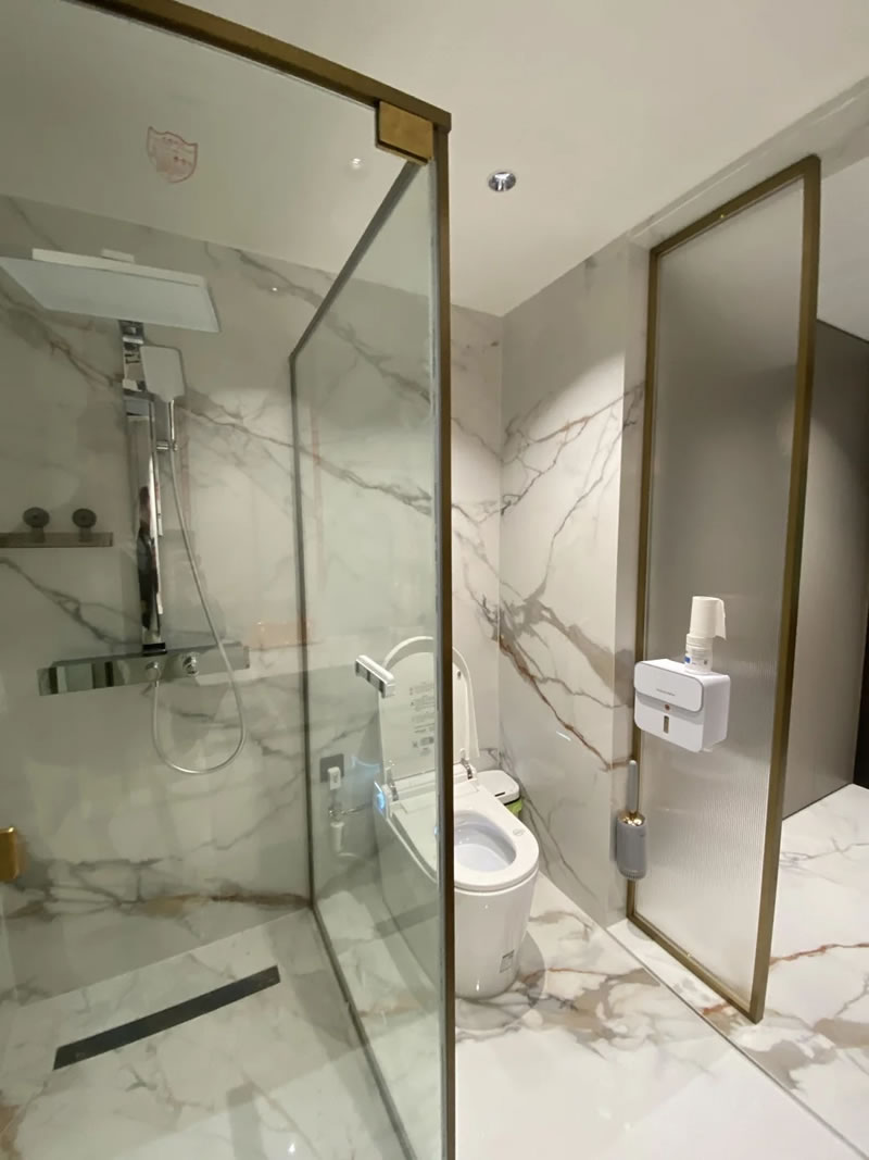 Bathroom stone tiles
