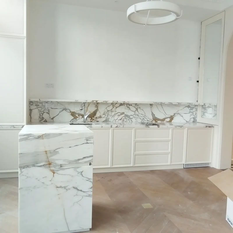 Bathroom stone tiles