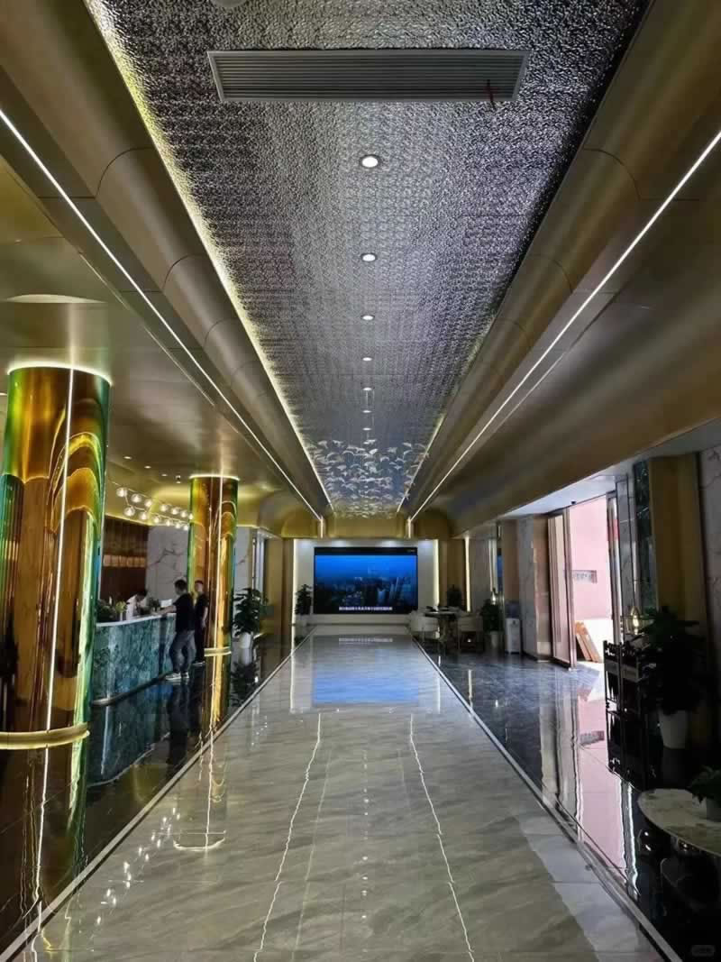 Maintenance of stone surfaces in hotels