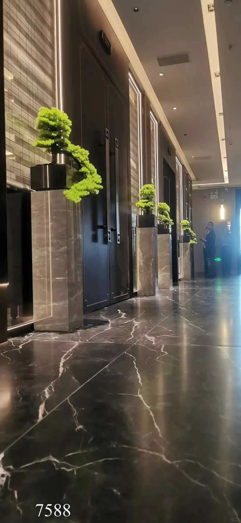 Maintenance of stone surfaces in hotels