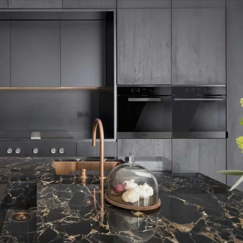 BLACK GOLDEN FLOWER Countertops