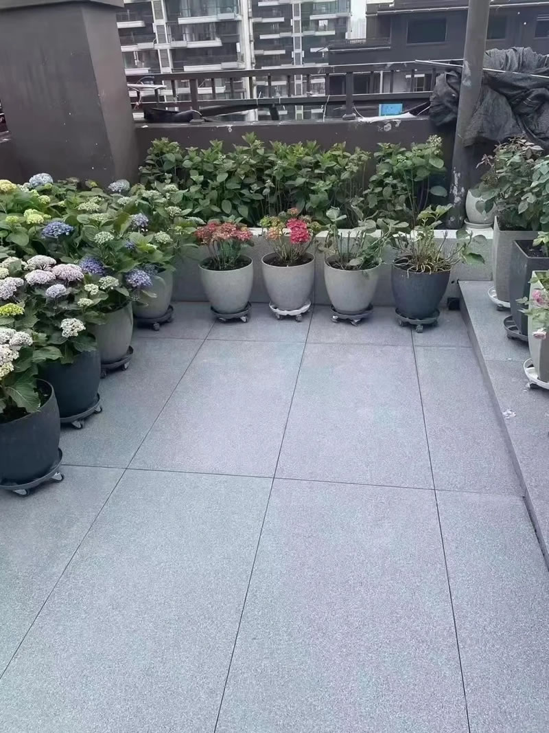 Tumbled Granite Paving for Gardens